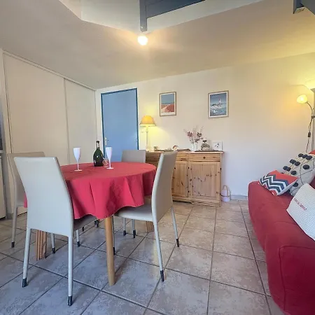 Maison Dans Avec Piscine Prázdninový dům *