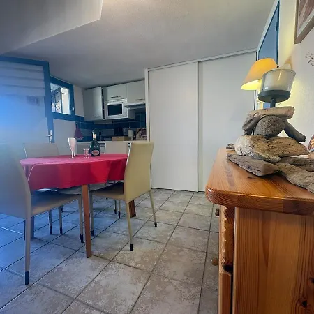 Prázdninový dům Maison Dans Avec Piscine