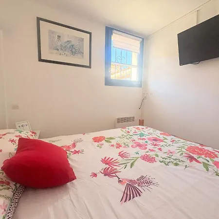 Maison Dans Avec Piscine Prázdninový dům *